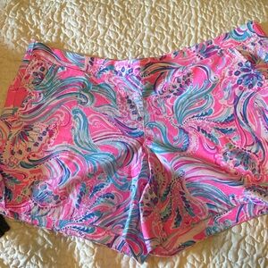 Lilly Pulitzer Ocean View Shorts Size XL - like new condition